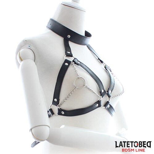 arnes bondage con copas abiertas y cadenas 8