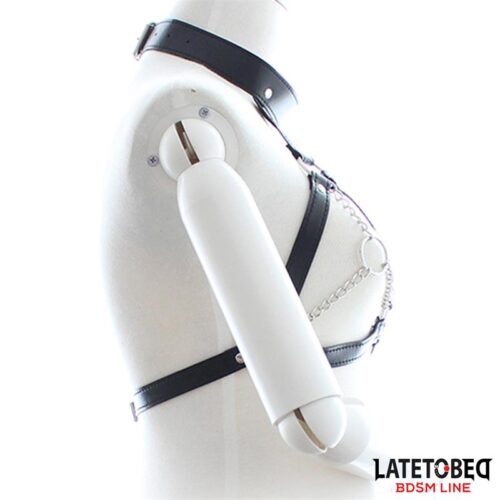 arnes bondage con copas abiertas y cadenas 9
